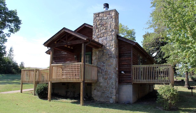 Stones Throw from Giant City Park, Wineries, Hiking, Biking, Hunting and more.