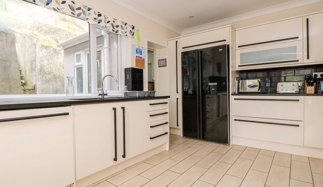 STONES THROW, pet friendly, with a garden in Porthtowan