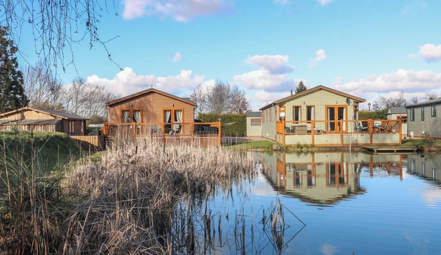 STONES THROW, pet friendly, with a garden in Barkston