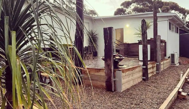 Stones Throw @ Second Valley