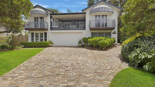 Stones Throw To Stunning North Avoca Beach