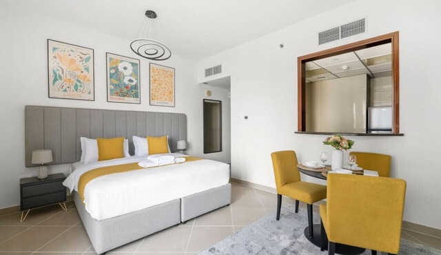StoneTree - Icon 2 Studio - Stylish Apartment
