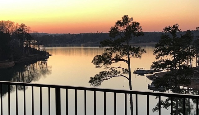 Stoneview Sunset- Amazing Waterfront Views!