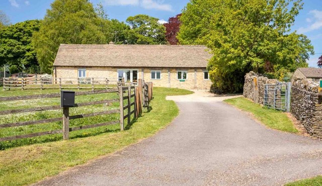 STONEWELL COTTAGE, pet friendly, with a garden in Stow-On-The-Wold