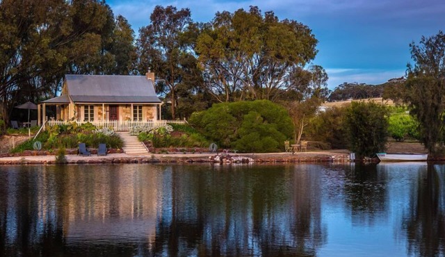 Stonewell Cottages and Vineyards