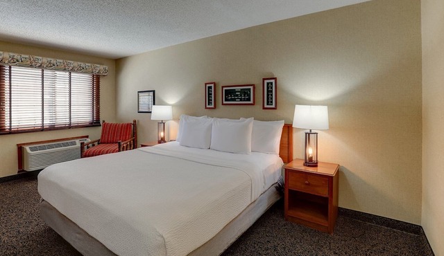 Stoney Creek Galena, Deluxe King, Free Parking | 2 Units