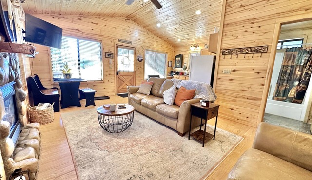 Stoney Creek | Peaceful Cabin, Couples Retreat