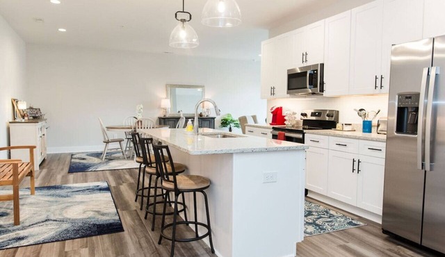 Stoney Ridge · Cozy 1st Level King Bed Suite - 2 bed 2 bath!