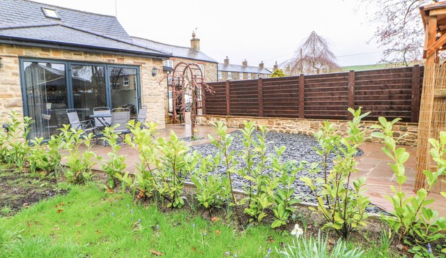 STONEY WALL, romantic, with hot tub in Haltwhistle