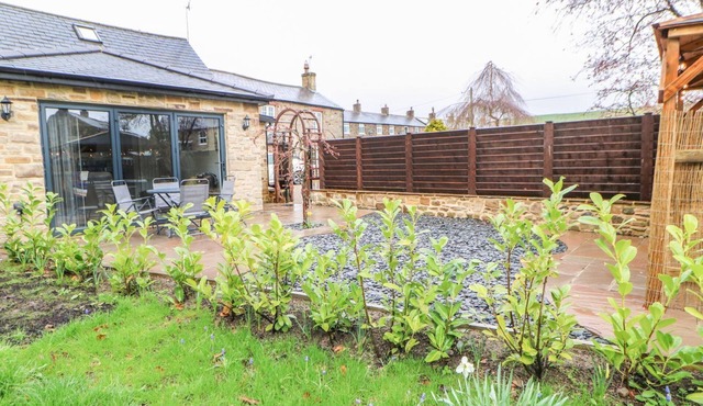 STONEY WALL, romantic, with hot tub in Haltwhistle