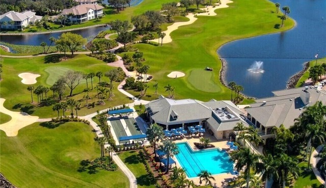 Stoneybrook - Second Floor Condo overlooking the Green