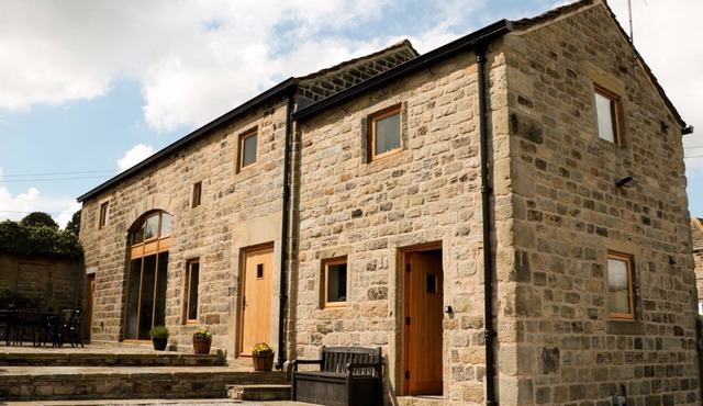 STONEYCROFT BARN, family friendly, with a garden in Midhopestones