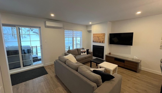 Stonham Condo with Hot Tub! Perfect for hiking, golf or mountain biking.