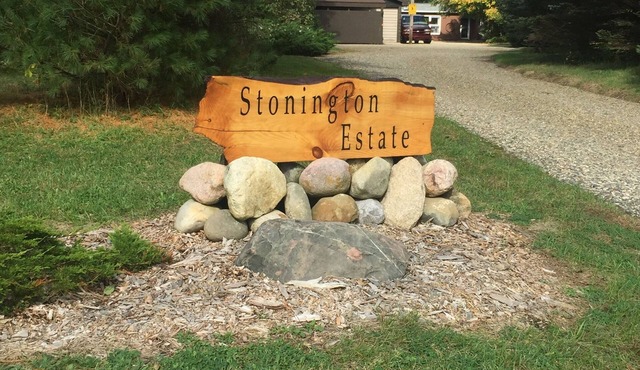 Stonington Estate Carriage Room