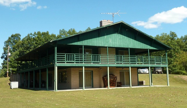 Stony Bottom Lodge on Lake Moomaw: Exclusive Dock/Access