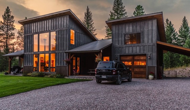 Stony Broke Ranch private retreat, eight miles from Glacier