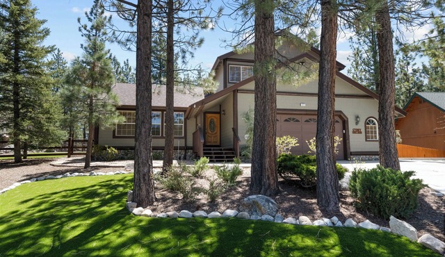 Stony Creek Cabin - Gorgeous Home in Eagle Mountain Estates with a Hot Tub, Fenced Yard.