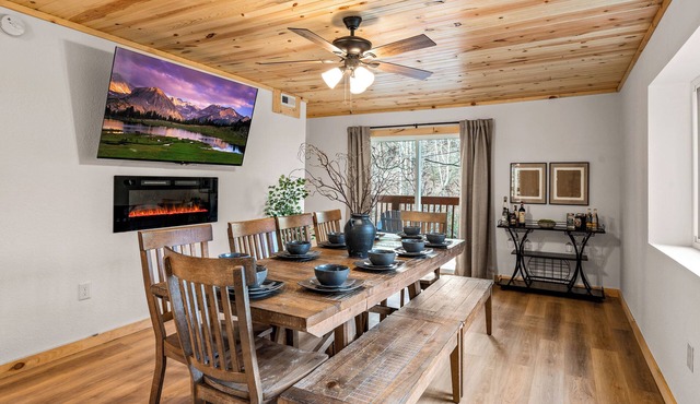 Stony Creek Lodge! 6-acre Estate, Hot Tub, Arcade, Pool! Pet Friendly!