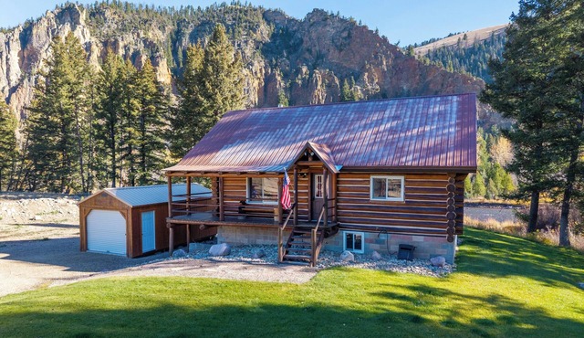 Stony Creek Lodge-Famous Rock Creek MT! 4 seasons!