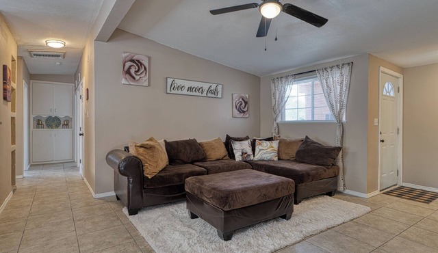 STOP SCROLLING. YOU JUST FOUND IT! Fast WiFi, cozy beds, plenty of room!