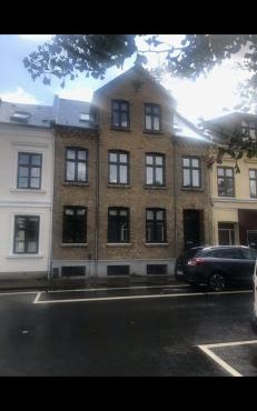 Stor lejlighed i smørhullet af Odense centrum