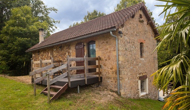 Storehouse with pool near Monpazier