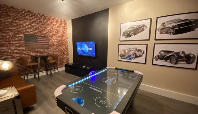 Storey Lake BRAND NEW - 6 Bedrooms, Private Pool, Themed Bedrooms