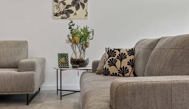 Storey Time I 2BR Townhouse for Melbourne Travel