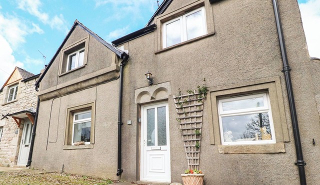 STORK COTTAGE, pet friendly, with open fire in Glasson