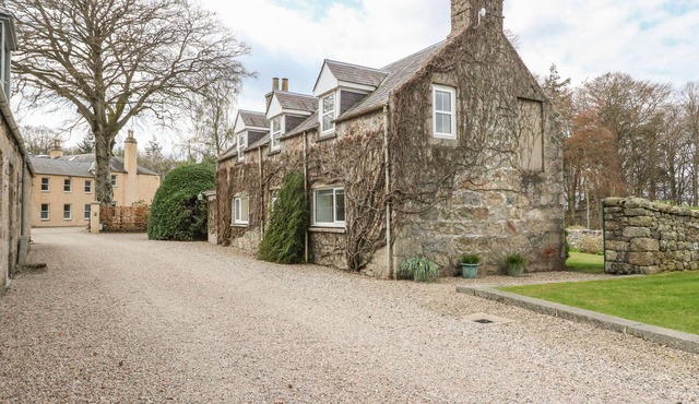 STORKERY COTTAGE, pet friendly, with open fire in Peterculter