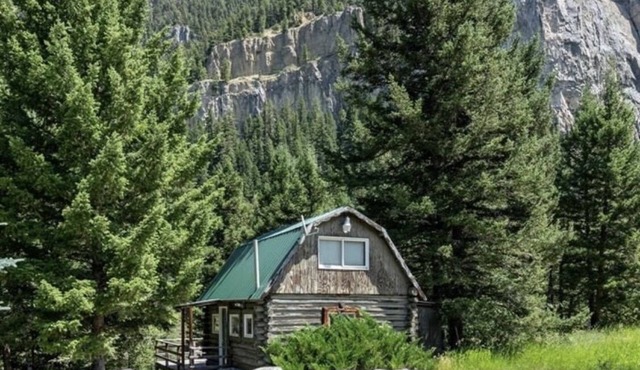Storm Castle Highlands river cabin
