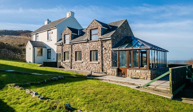 Stormy Castle - 6 Bedroom Sleeps 14 - Llangennith