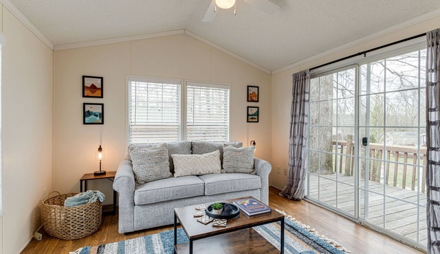 Story-time Stay at Our Rupert Cottage!