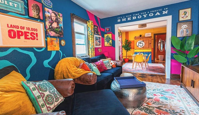 Storybook 2-bedroom apartment 1mi from Lake Michigan