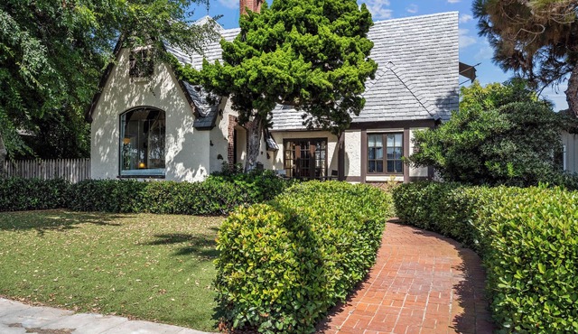 Storybook Beach House 2 blocks from the Beach or Mission Bay with Pool & Hot tub