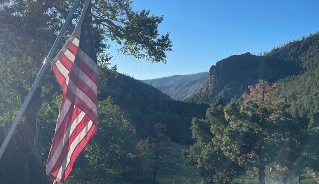 Storybook Cabin - Private Stream, Incredible Canyon View, Starlink Internet