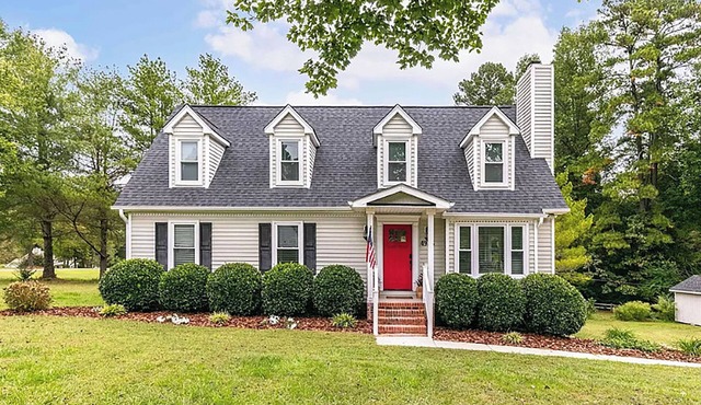 Storybook Cape Cod Cottage - Family & Pet Friendly