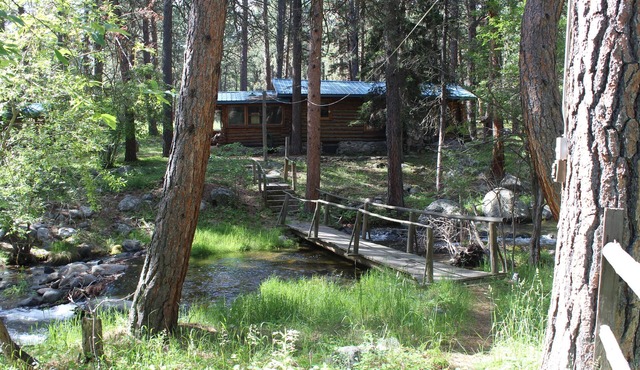 Storybook Cottage in the Heart of the Big Horn Mountains