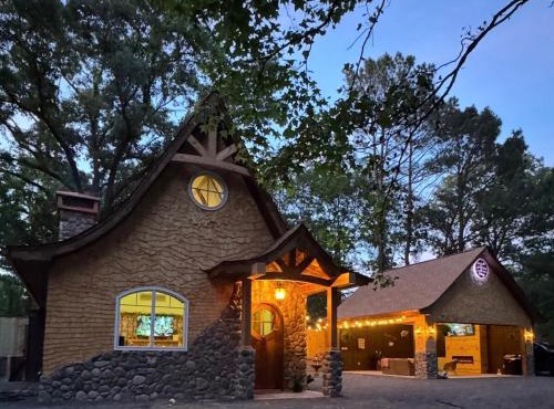 Storybook Cottage & Storybook Nook NO cleaning fee