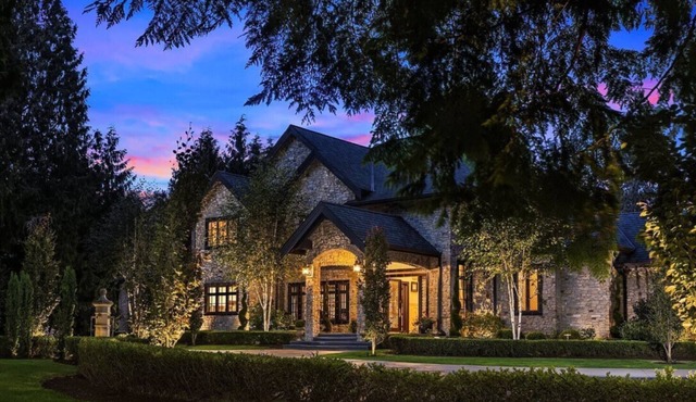 Storybook Gated Estate with Pool Near Bear Creek Country Club - Woodinville