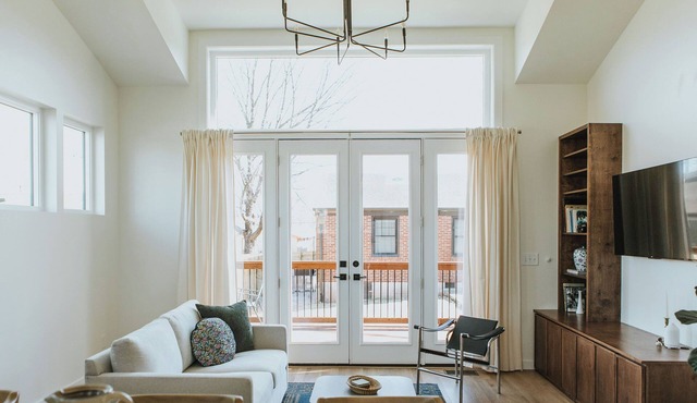 Storybook Nashville Guesthouse - Perfect for Couples and Solo Travelers