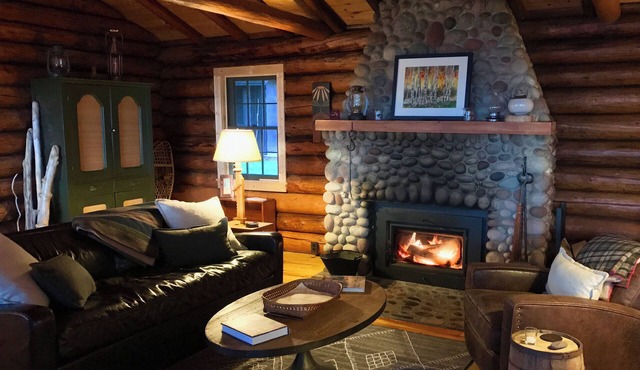 Storybook Northwoods Log Cabin on Lake Superior between Lutsen and Grand Marais