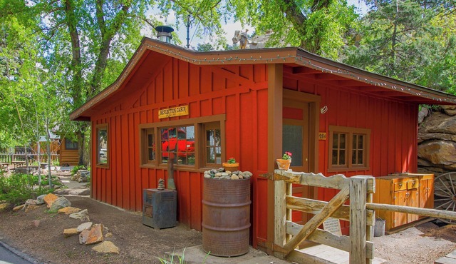 Storybook Reflection Cabin - Best of Cozy Colorado Mountain Cabins - Prime Loc