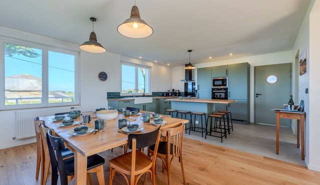Stoubenn Holiday Home with Sea View and Private Garden