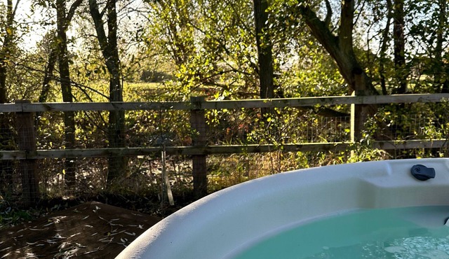"Stour" Eco Lodge: Private Hot Tub