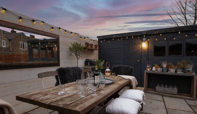 Stow House, Stow-on-the-Wold - sleeps 9 guests in 5 bedrooms