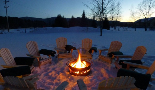Stowe Log Cabin: Fireplace, Hot Tub, Views, fast Wi-Fi