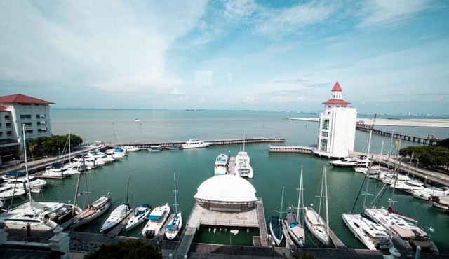 Strait Quay Marina Suite