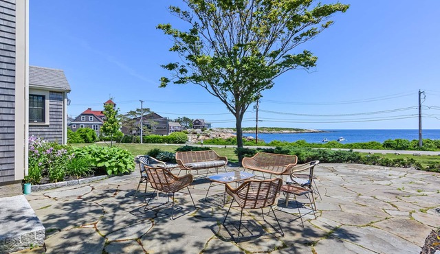 Straitsmouth Cove: Oceanfront Rockport Grandeur