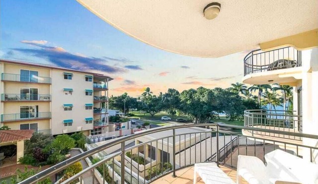 Strand Park OceanFront Apt*Spacious 1 bedroom*POOL